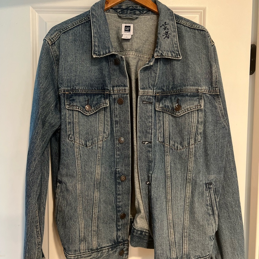 GAP Men's/Unisex MEMOIRS OF A GESHAWashed Blue Denim Jacket with Faded Detailing